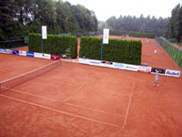 Zápasy v plném proudu na všech dvorcích