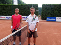 Finalisté dvouhry mužů zleva : Martin Schulhauser, Petr Mandelík