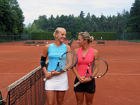 Poražené finalistky čtyřhry žen zleva : Veronika Raimrová, Pavlína Glosová