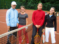 Finalistky �ty�hry dorostenek :  Daniela Pa�enicov�, Petra Kusnierzov�, Tereza Kre�merov�, Daniela Gajgerov�