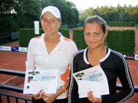 Semifinalistky čtyřhry žen zleva : Veronika Ovčačíková, Michaela Bezdíčková