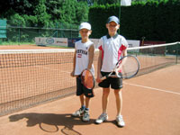 Finalist� dvouhry hoch� zleva :  Tom� Farga�, Luk� Zav�el