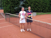 Semifinalist� dvouhry �eny zleva :  Eva V�lkov�, Jarmila Sikorov�