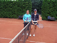 Semifinalist� dvouhry �eny zleva :  Veronika Ov�a��kov�, Michaela Bezd��kov�