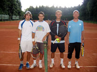 Semifinalist� �ty�hry mu�i zleva :  Daniel Vala, Tom� Bizo�, Ladislav Zelen�, Jarom�r L�nek