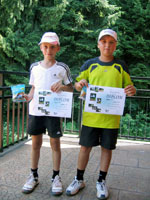 1. m�sto �ty�hra ho�i zleva :  Luk� Botur, Ji�� B�e�n�