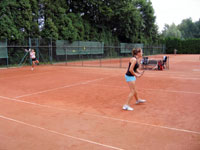 Foto z finále čtyřhry žen zleva : Kristýna Hančarová, Marie Mayerová