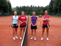 Semifinalistky čtyřhry žen zleva : Kristýna Hančarová, Marie Mayerová, Jarmila Sikorová, Michaela Bezdíčková