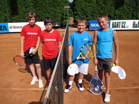 Finalist� �ty�hry hoch� zleva :  Adam Vladyka, Jan Zlot�, Dominik Szturc, Adam Jadamus