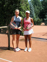 Semifinalistky dvouhry žen zleva : Kristýna Hančarová, Pernilla Mendesová