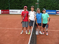 Semifinalist� �ty�hry hoch� zleva :  �imon Mali�, Jan Kus, Adam Nevick�, Ivo Ka��k