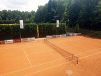 Pohled na dvorce z balkónu