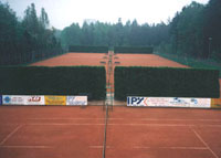 Pohled na arel z balknu budovy