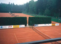 Pohled na arel z balknu budovy