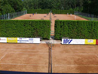 Pohled na arel z balknu budovy