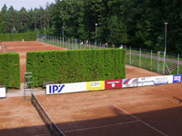 Pohled na arel z balknu budovy