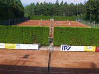 Pohled na arel z balknu budovy