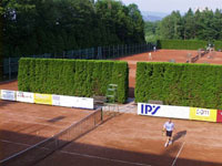 Pohled na arel z balknu budovy