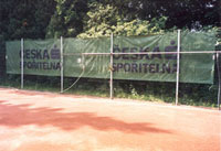 Plachty na centrlnm dvorci s logem esk spoitelny