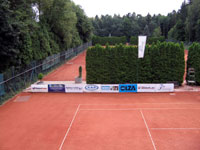 Lev strana centrlnho dvorce