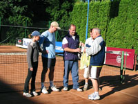 Pedvn cen zleva :  Klra Dohnalov, Ji Dohnal, Ale Dobesch, Ale Dobesch ml., Miroslav Grim