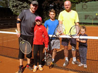 astnci turnaje zleva :  Petr Mloch, Zuzana Mlochov, Dominik Szturc, Slavomr Szturc