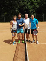astnci turnaje zleva :  Olga Mencnarowsk, Martin Delong, Karel Nierostek, David Mikler