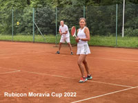 astnci turnaje zleva :  Tom Zoubek, Michaela Honov