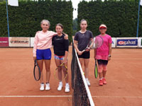 Finalistky tyhry zleva :  Vanessa Viovsk, Karin Kalavsk, Amlie Szmekov, Karolna Holmanov
