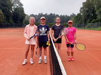 Semifinalistky tyhry zleva :  Laura Hjkov, Liliana Michalcov, Amlie Szmekov, Karolna Holmanov